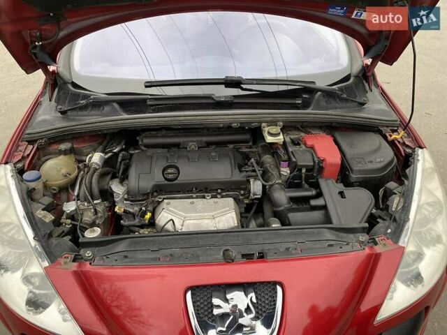 Красный Пежо 308, объемом двигателя 1.6 л и пробегом 170 тыс. км за 4888 $, фото 24 на Automoto.ua
