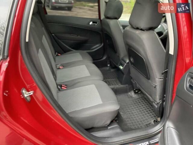 Красный Пежо 308, объемом двигателя 1.6 л и пробегом 170 тыс. км за 4888 $, фото 19 на Automoto.ua