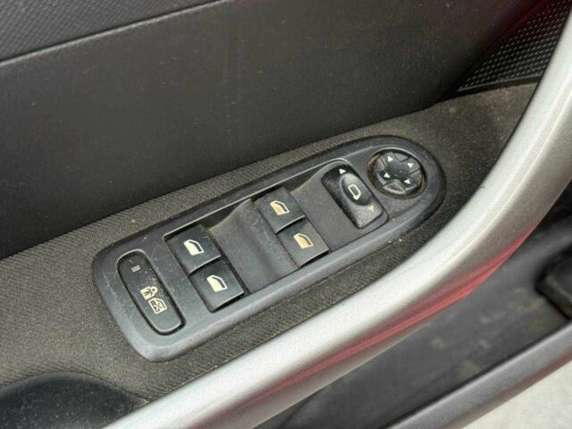 Красный Пежо 308, объемом двигателя 1.6 л и пробегом 224 тыс. км за 4400 $, фото 12 на Automoto.ua