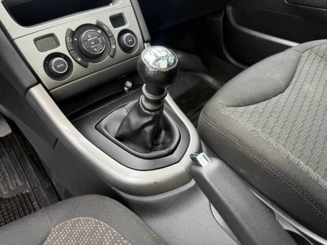 Красный Пежо 308, объемом двигателя 1.6 л и пробегом 224 тыс. км за 4400 $, фото 11 на Automoto.ua