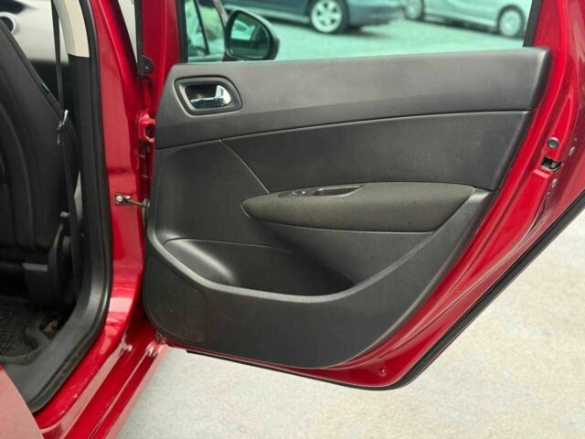 Красный Пежо 308, объемом двигателя 1.6 л и пробегом 224 тыс. км за 4400 $, фото 18 на Automoto.ua