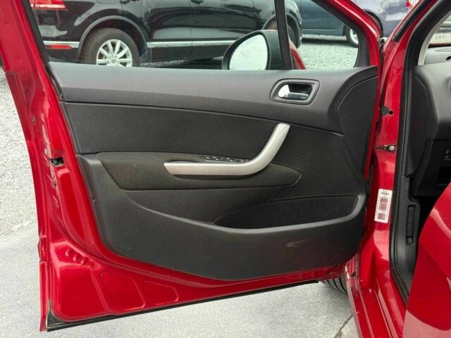 Красный Пежо 308, объемом двигателя 1.6 л и пробегом 224 тыс. км за 4400 $, фото 7 на Automoto.ua