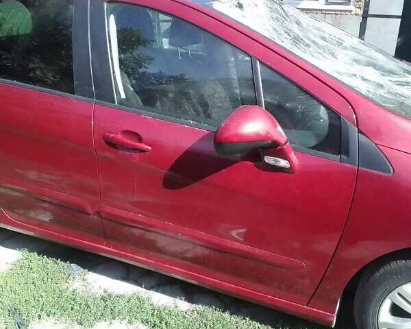 Красный Пежо 308, объемом двигателя 1.6 л и пробегом 170 тыс. км за 3000 $, фото 4 на Automoto.ua