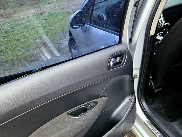 Пежо 308, объемом двигателя 1.6 л и пробегом 212 тыс. км за 4399 $, фото 7 на Automoto.ua