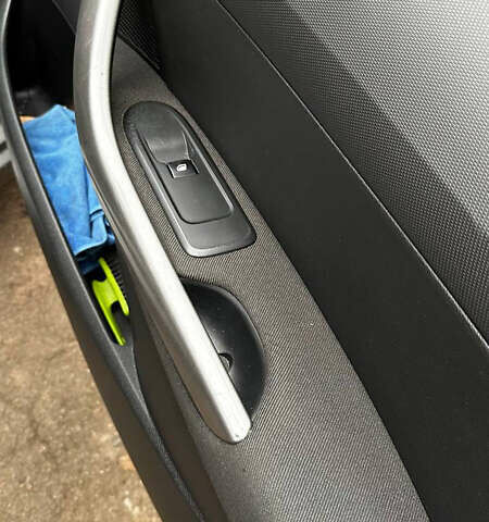 Пежо 308, объемом двигателя 1.6 л и пробегом 205 тыс. км за 5000 $, фото 12 на Automoto.ua