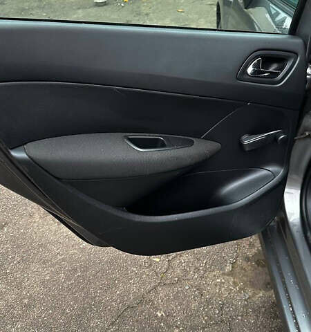 Пежо 308, объемом двигателя 1.6 л и пробегом 205 тыс. км за 5000 $, фото 10 на Automoto.ua