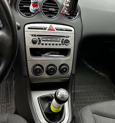 Пежо 308, объемом двигателя 1.6 л и пробегом 205 тыс. км за 5000 $, фото 8 на Automoto.ua