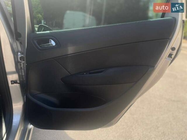 Пежо 308, объемом двигателя 1.6 л и пробегом 246 тыс. км за 7000 $, фото 25 на Automoto.ua