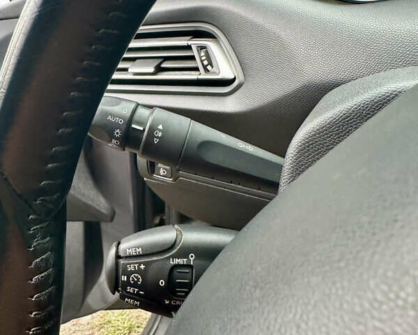 Пежо 308, объемом двигателя 1.6 л и пробегом 333 тыс. км за 8199 $, фото 4 на Automoto.ua
