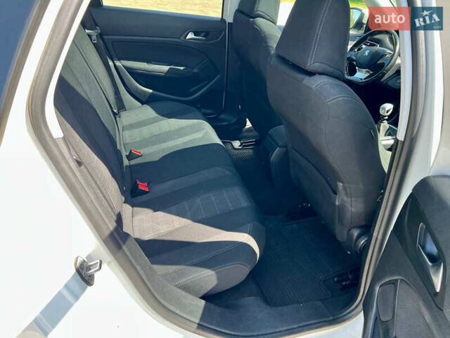 Пежо 308, объемом двигателя 1.6 л и пробегом 198 тыс. км за 8999 $, фото 12 на Automoto.ua