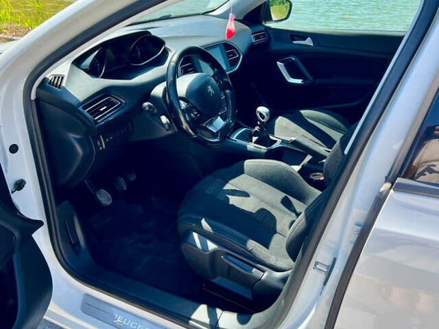Пежо 308, объемом двигателя 1.6 л и пробегом 198 тыс. км за 8999 $, фото 10 на Automoto.ua