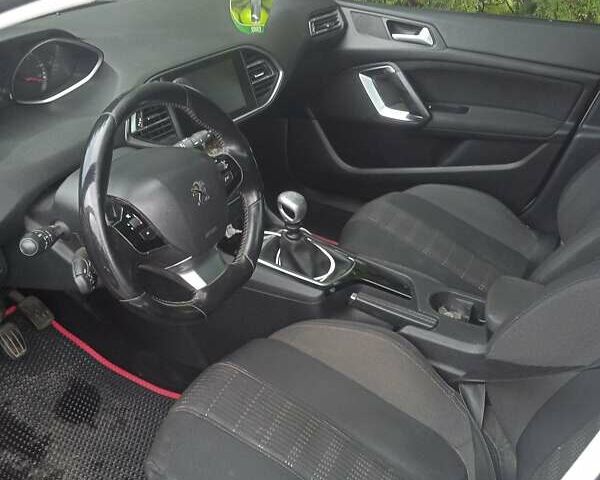 Пежо 308, объемом двигателя 1.6 л и пробегом 245 тыс. км за 9000 $, фото 4 на Automoto.ua