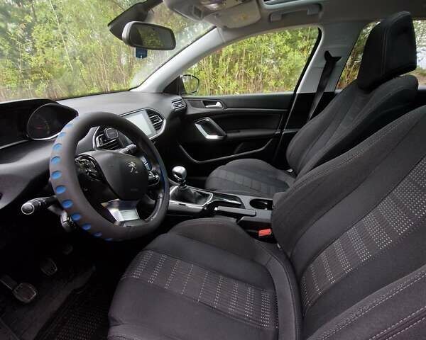 Пежо 308, объемом двигателя 1.56 л и пробегом 240 тыс. км за 9350 $, фото 19 на Automoto.ua