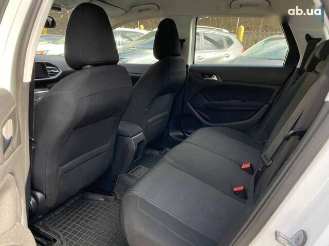 Пежо 308, объемом двигателя 1.6 л и пробегом 277 тыс. км за 8600 $, фото 12 на Automoto.ua