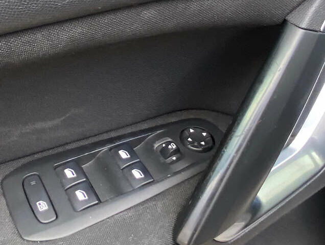 Пежо 308, объемом двигателя 1.6 л и пробегом 190 тыс. км за 11200 $, фото 17 на Automoto.ua