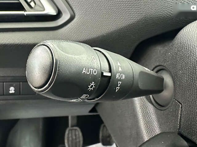 Пежо 308, объемом двигателя 1.5 л и пробегом 179 тыс. км за 11950 $, фото 9 на Automoto.ua