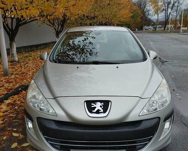 Серый Пежо 308, объемом двигателя 1.6 л и пробегом 250 тыс. км за 4800 $, фото 5 на Automoto.ua