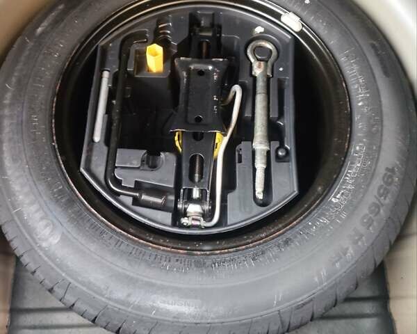 Серый Пежо 308, объемом двигателя 1.4 л и пробегом 229 тыс. км за 5900 $, фото 10 на Automoto.ua