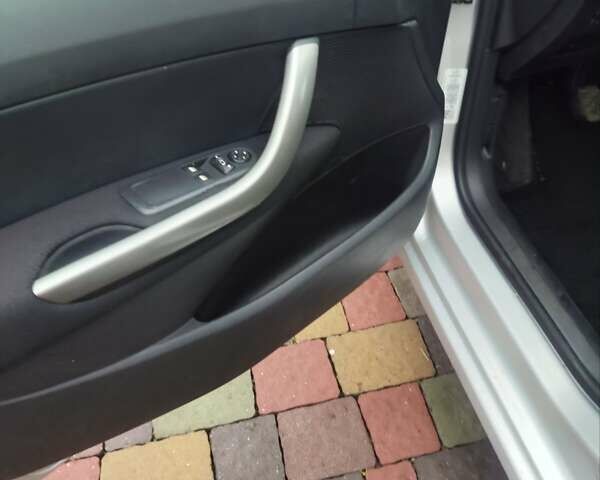 Серый Пежо 308, объемом двигателя 1.4 л и пробегом 229 тыс. км за 5900 $, фото 11 на Automoto.ua