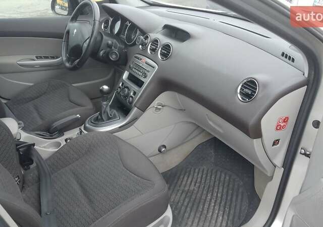 Серый Пежо 308, объемом двигателя 1.6 л и пробегом 238 тыс. км за 4000 $, фото 7 на Automoto.ua