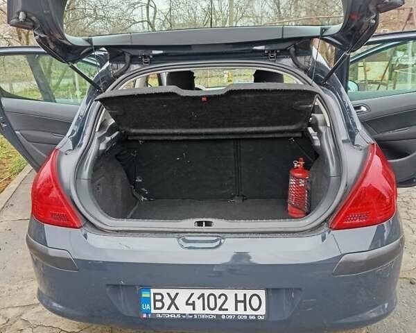 Серый Пежо 308, объемом двигателя 1.6 л и пробегом 228 тыс. км за 5100 $, фото 16 на Automoto.ua