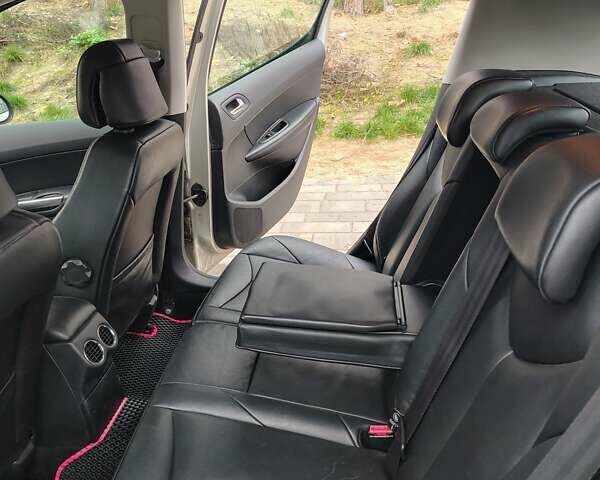 Серый Пежо 308, объемом двигателя 1.56 л и пробегом 209 тыс. км за 6000 $, фото 10 на Automoto.ua