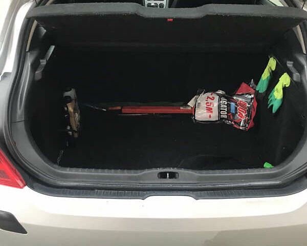 Серый Пежо 308, объемом двигателя 1.56 л и пробегом 340 тыс. км за 5400 $, фото 11 на Automoto.ua