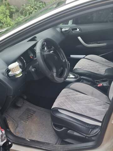 Серый Пежо 308, объемом двигателя 1.6 л и пробегом 450 тыс. км за 6000 $, фото 5 на Automoto.ua