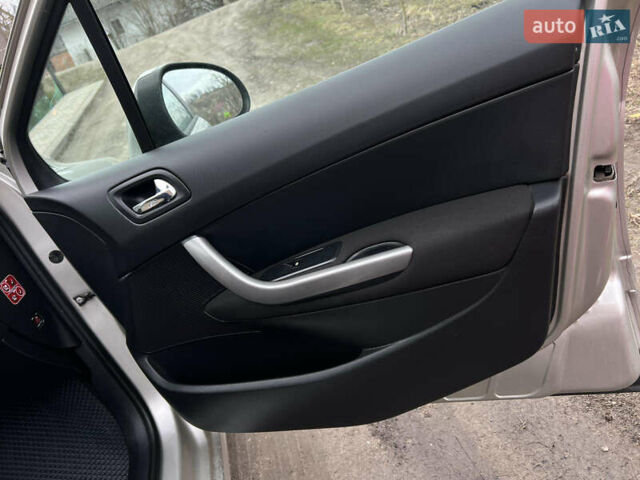 Серый Пежо 308, объемом двигателя 1.6 л и пробегом 201 тыс. км за 4999 $, фото 5 на Automoto.ua