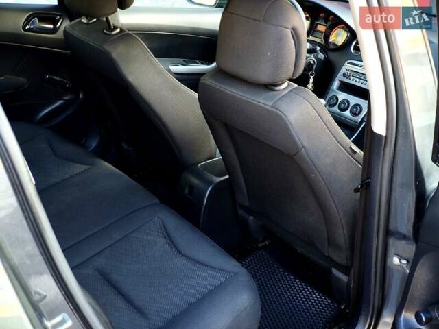 Пежо 308 2009 в Львове на Automoto.ua Серый Пежо 308, объемом двигателя 1.6 л и пробегом 223 тыс. км за 3900 $, фото 20 на Automoto.ua