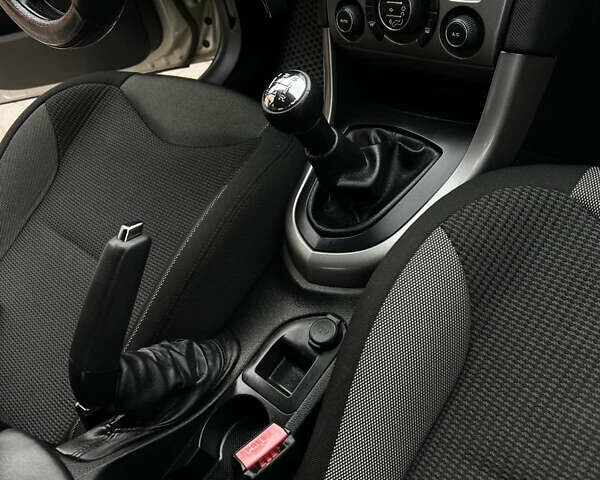 Серый Пежо 308, объемом двигателя 1.6 л и пробегом 201 тыс. км за 4999 $, фото 4 на Automoto.ua