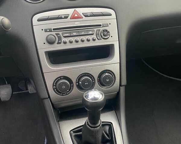 Серый Пежо 308, объемом двигателя 1.56 л и пробегом 216 тыс. км за 4600 $, фото 13 на Automoto.ua