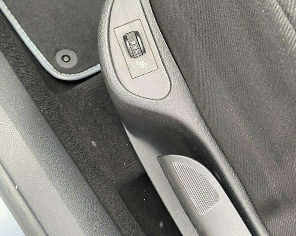 Серый Пежо 308, объемом двигателя 1.56 л и пробегом 216 тыс. км за 4600 $, фото 10 на Automoto.ua