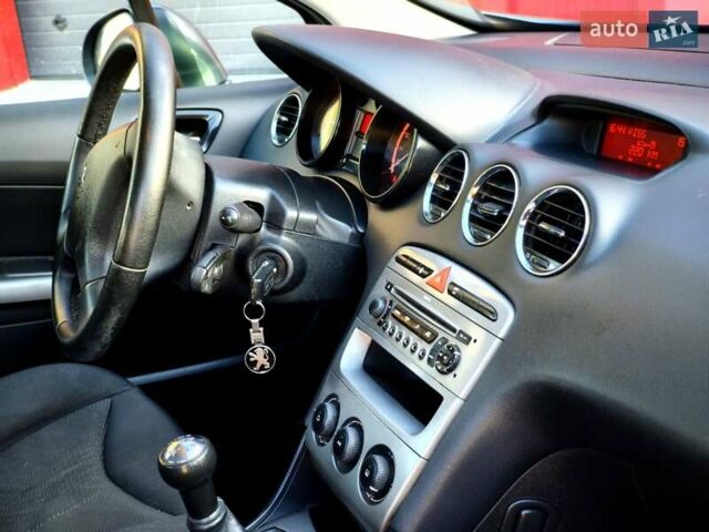 Пежо 308 2009 в Львове на Automoto.ua Серый Пежо 308, объемом двигателя 1.6 л и пробегом 223 тыс. км за 3900 $, фото 16 на Automoto.ua