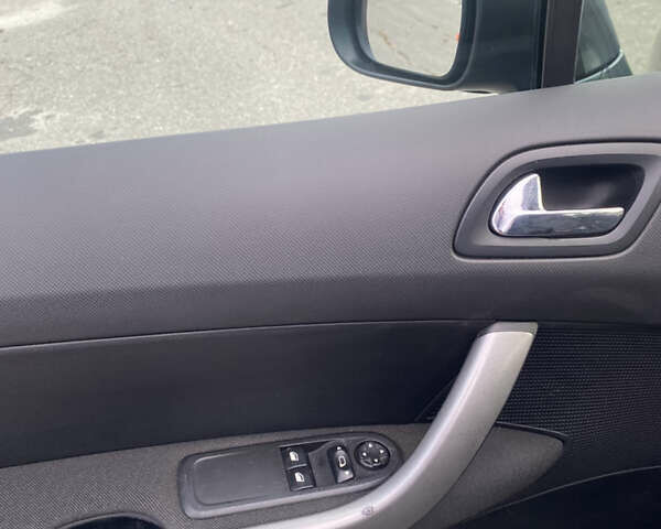 Серый Пежо 308, объемом двигателя 1.56 л и пробегом 216 тыс. км за 4600 $, фото 8 на Automoto.ua