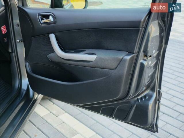 Пежо 308 2009 в Львове на Automoto.ua Серый Пежо 308, объемом двигателя 1.6 л и пробегом 223 тыс. км за 3900 $, фото 27 на Automoto.ua