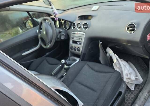 Серый Пежо 308, объемом двигателя 0 л и пробегом 240 тыс. км за 2800 $, фото 7 на Automoto.ua