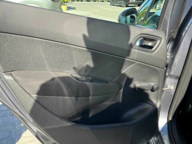 Сірий Пежо 308, об'ємом двигуна 1.6 л та пробігом 250 тис. км за 5440 $, фото 15 на Automoto.ua