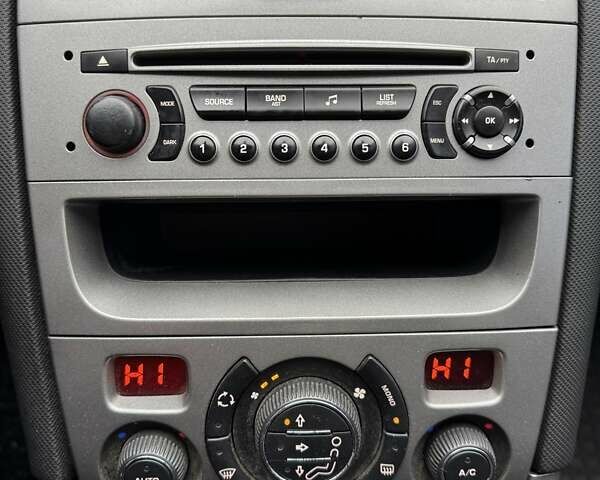 Серый Пежо 308, объемом двигателя 1.6 л и пробегом 220 тыс. км за 4900 $, фото 23 на Automoto.ua