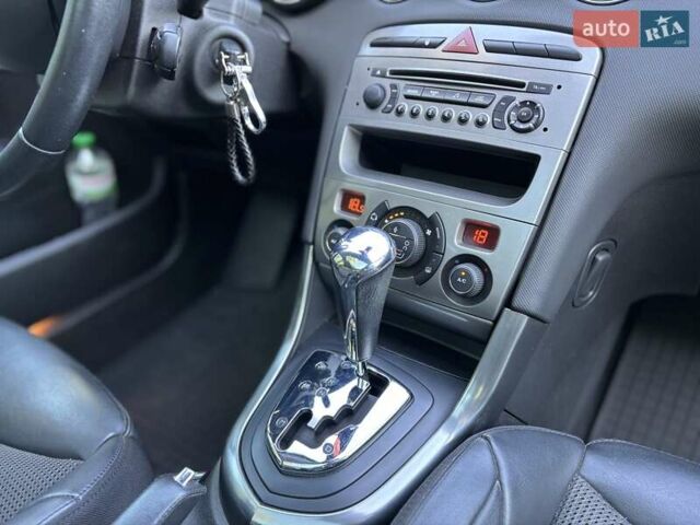 Серый Пежо 308, объемом двигателя 1.6 л и пробегом 47 тыс. км за 8199 $, фото 17 на Automoto.ua