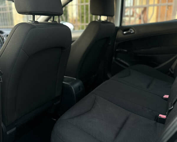 Сірий Пежо 308, об'ємом двигуна 1.6 л та пробігом 229 тис. км за 4999 $, фото 31 на Automoto.ua