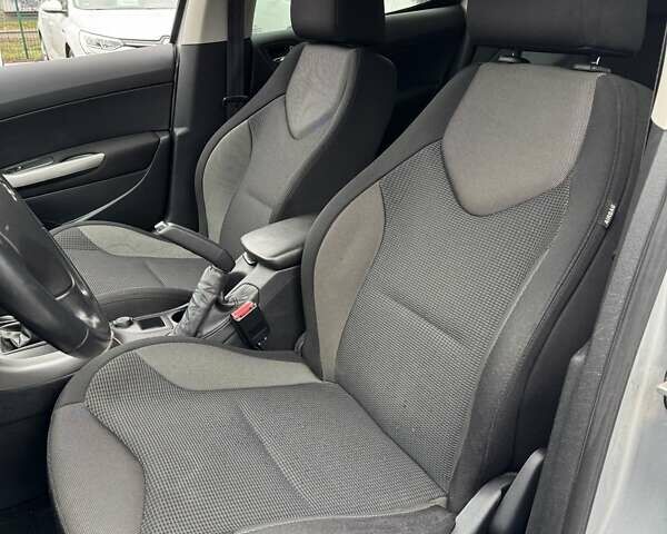 Серый Пежо 308, объемом двигателя 1.6 л и пробегом 220 тыс. км за 4900 $, фото 19 на Automoto.ua