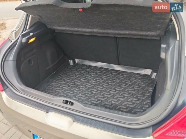 Серый Пежо 308, объемом двигателя 1.4 л и пробегом 175 тыс. км за 6700 $, фото 27 на Automoto.ua