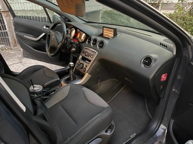 Пежо 308 2011 в Каменское - Днепродзержинск на Automoto.ua Серый Пежо 308, объемом двигателя 1.6 л и пробегом 232 тыс. км за 4400 $, фото 3 на Automoto.ua