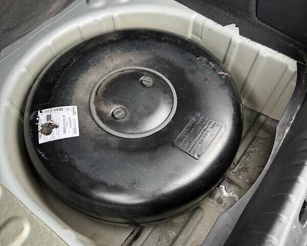 Серый Пежо 308, объемом двигателя 1.6 л и пробегом 220 тыс. км за 4900 $, фото 13 на Automoto.ua