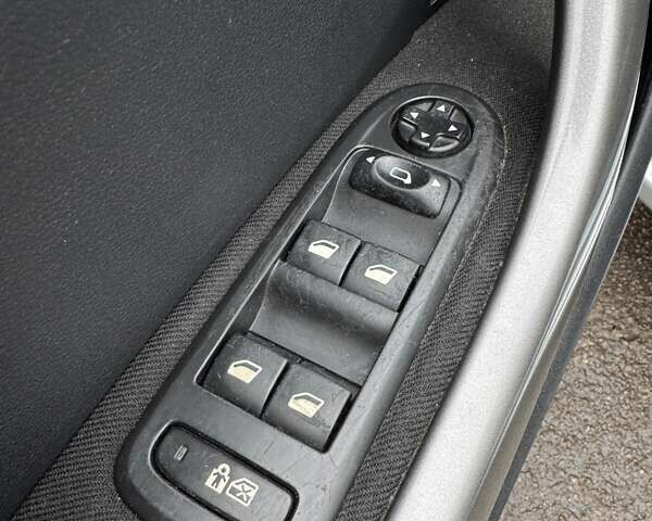 Серый Пежо 308, объемом двигателя 1.6 л и пробегом 220 тыс. км за 4900 $, фото 20 на Automoto.ua