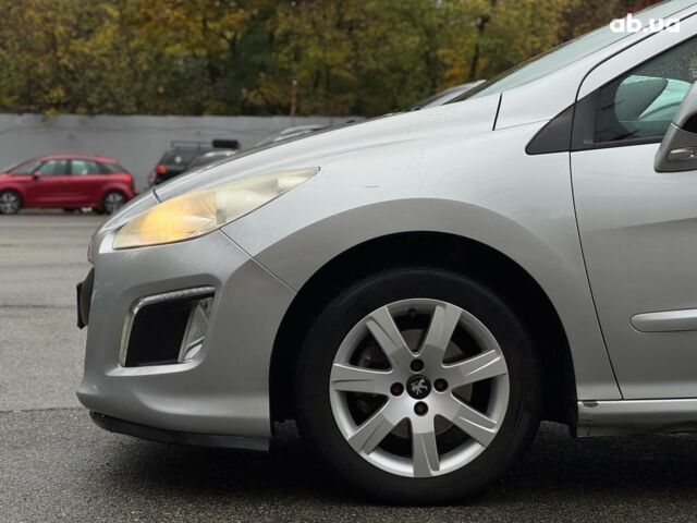 Пежо 308 2011 в Киеве на Automoto.ua Серый Пежо 308, объемом двигателя 1.6 л и пробегом 182 тыс. км за 6790 $, фото 4 на Automoto.ua