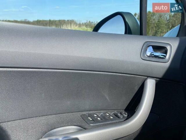 Сірий Пежо 308, об'ємом двигуна 1.6 л та пробігом 130 тис. км за 7000 $, фото 7 на Automoto.ua