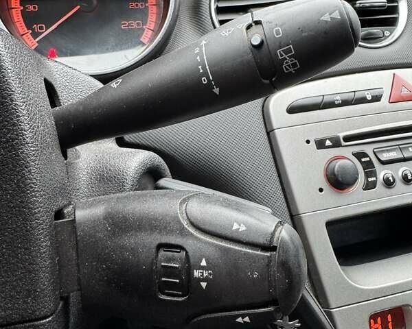 Серый Пежо 308, объемом двигателя 1.6 л и пробегом 220 тыс. км за 4900 $, фото 27 на Automoto.ua