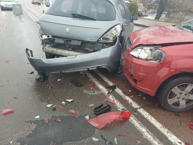 Сірий Пежо 308, об'ємом двигуна 0 л та пробігом 1 тис. км за 3500 $, фото 7 на Automoto.ua